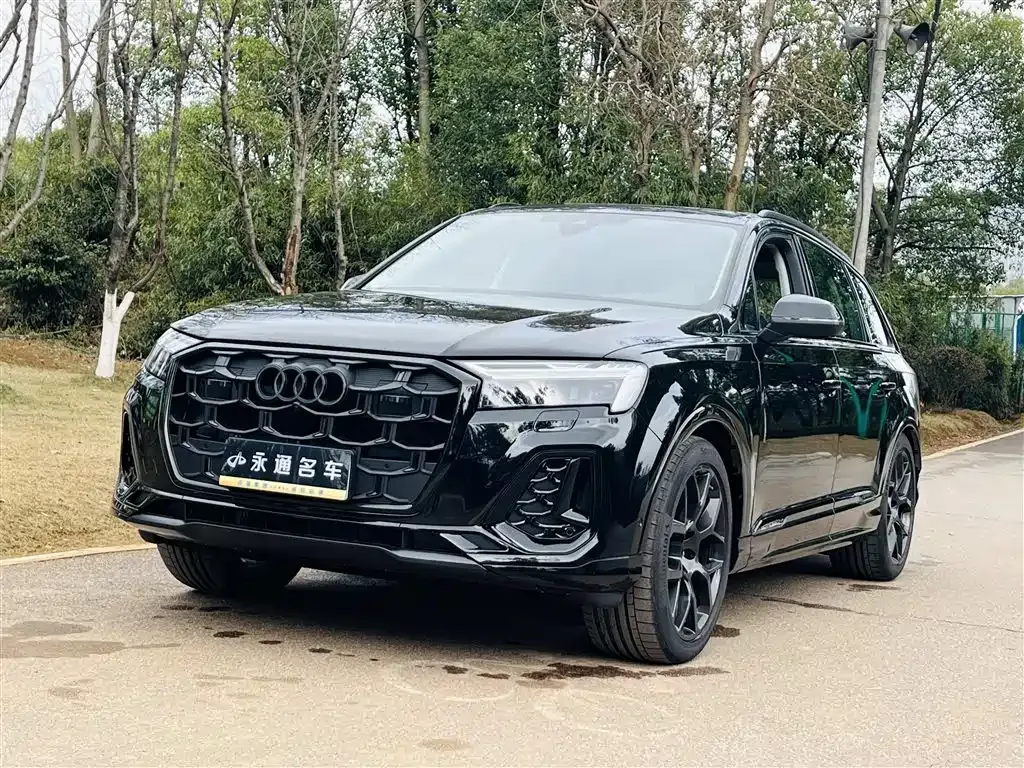 Audi Q7 — фото 1