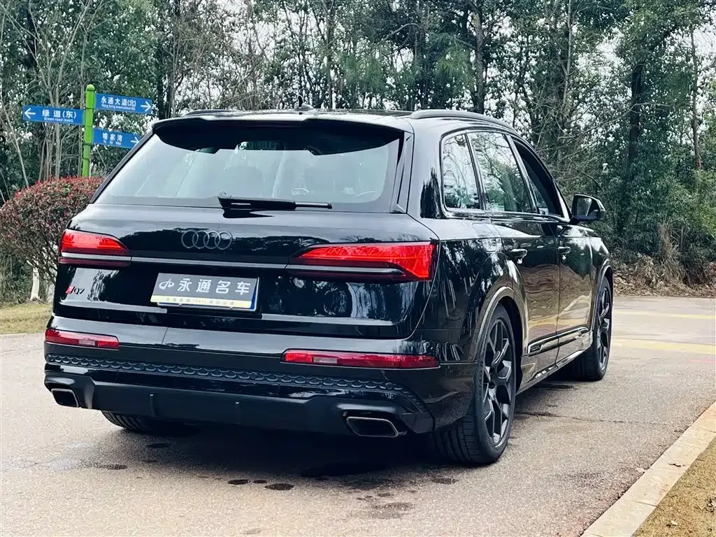 Audi Q7 — фото 8