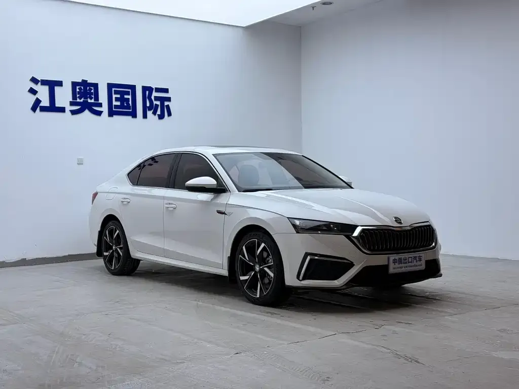 Skoda Octavia — фото 2