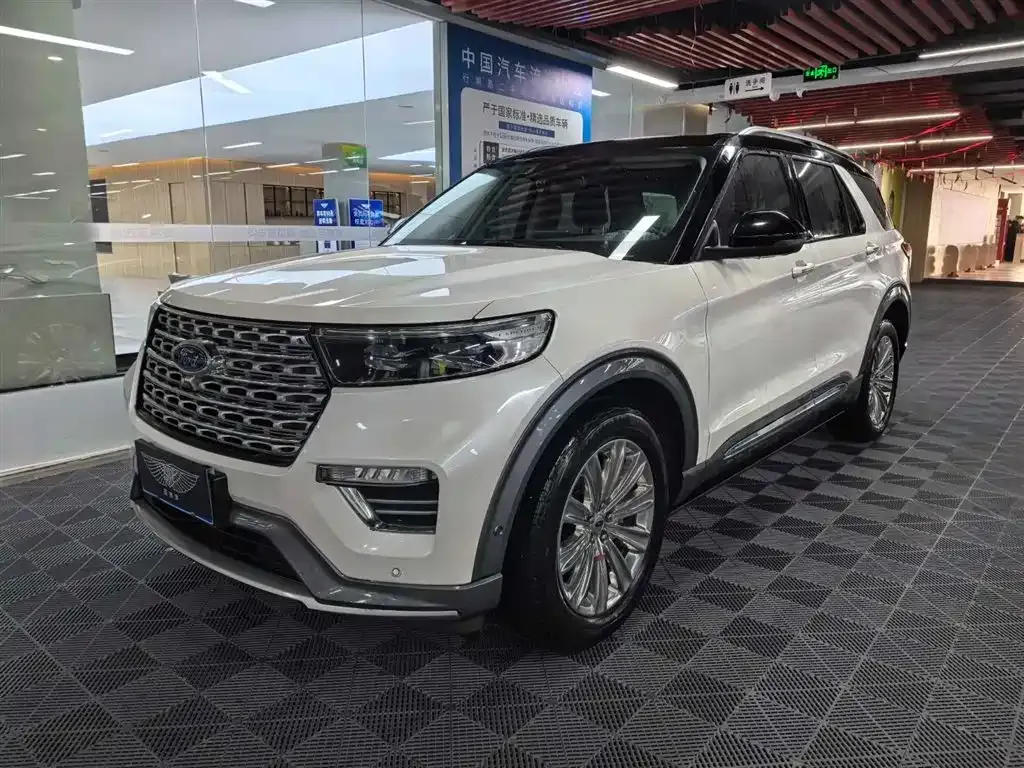 Ford Explorer — фото 1