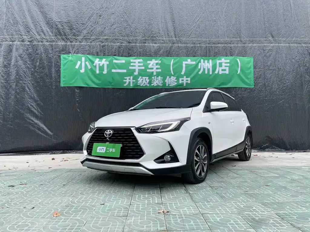 Toyota Yaris L — фото 1