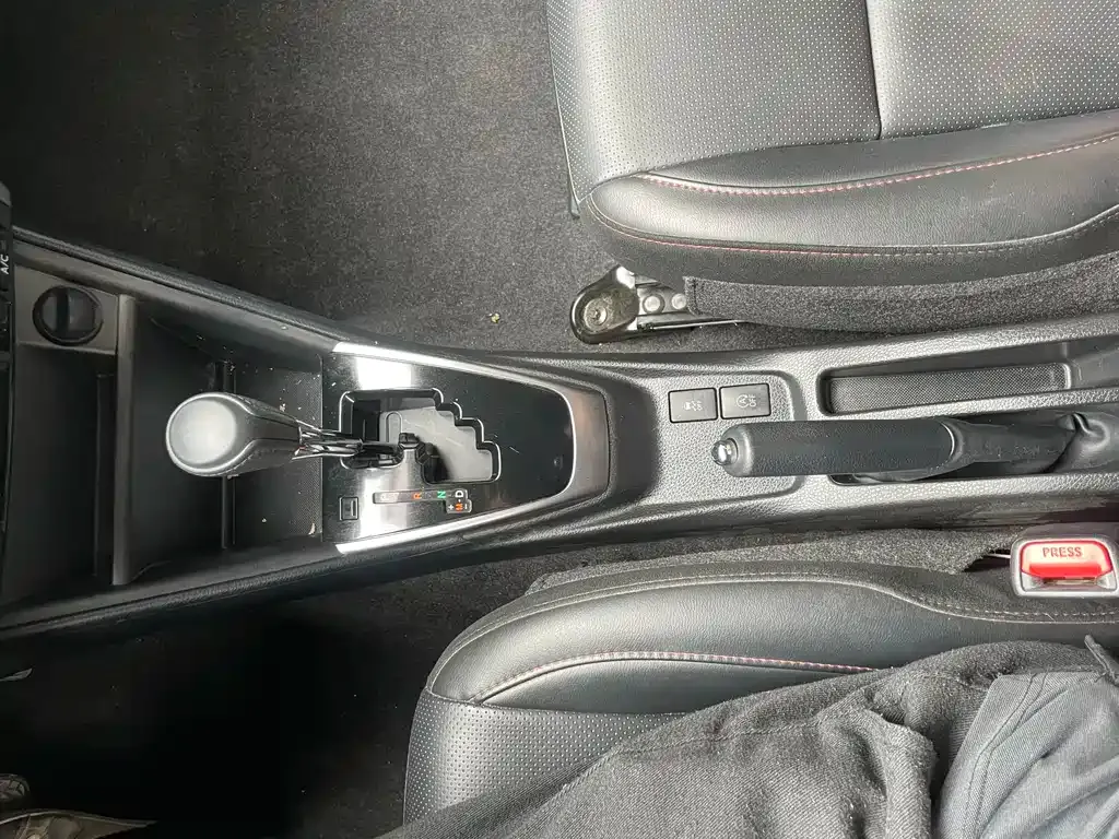 Toyota Yaris L — фото 3