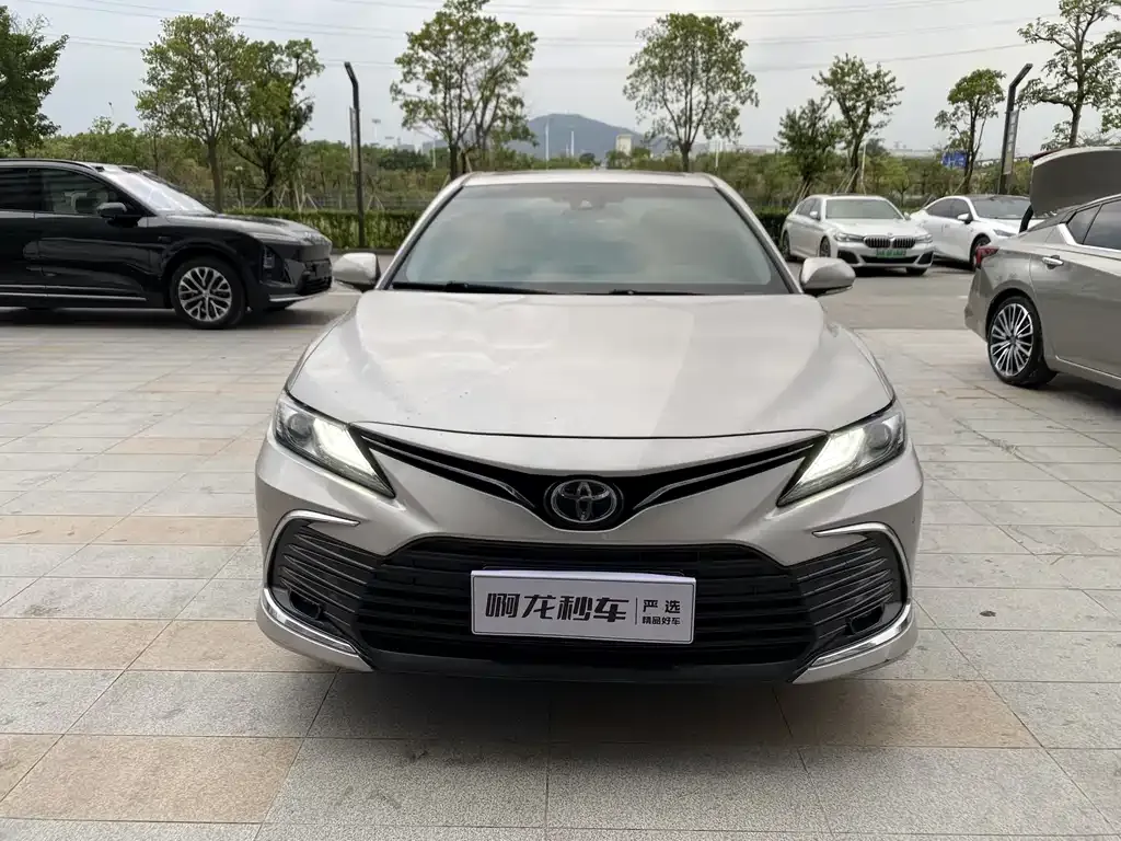 Toyota Camry — фото 4
