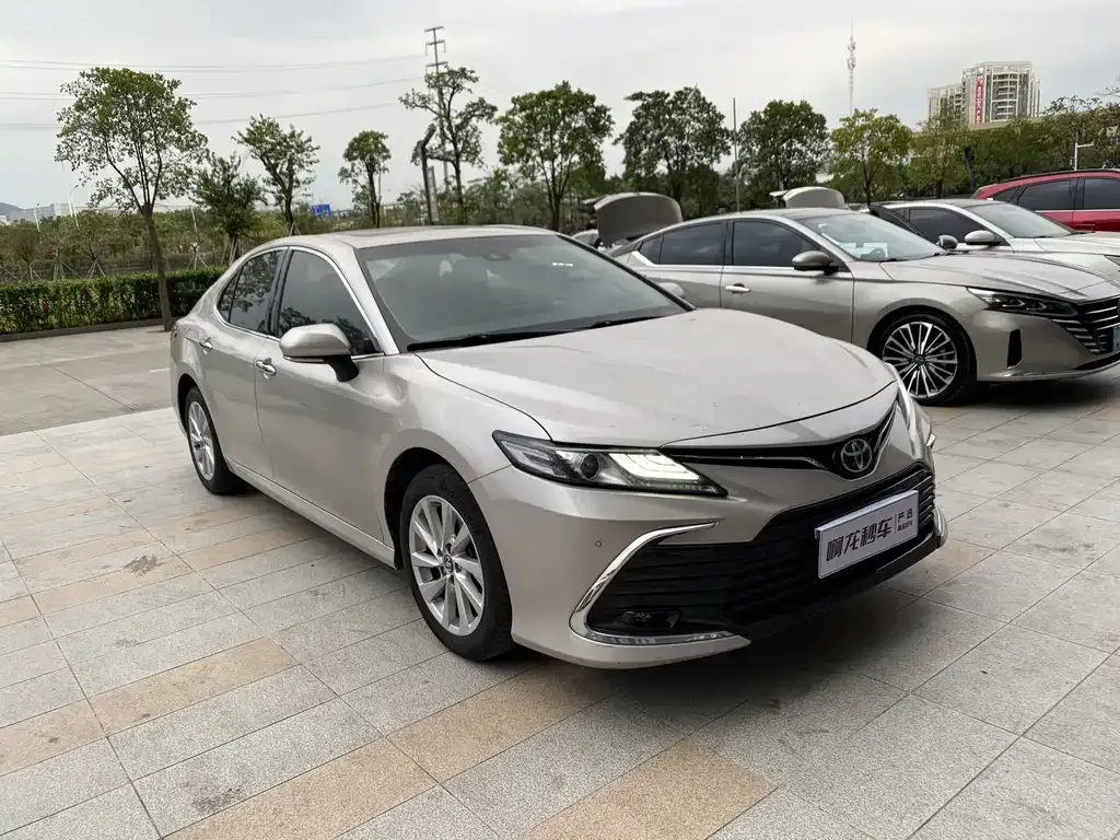 Toyota Camry — фото 9
