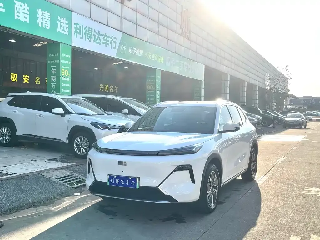 Geely 银河星舰7 — фото 1