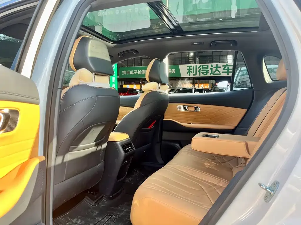 Geely 银河星舰7 — фото 7