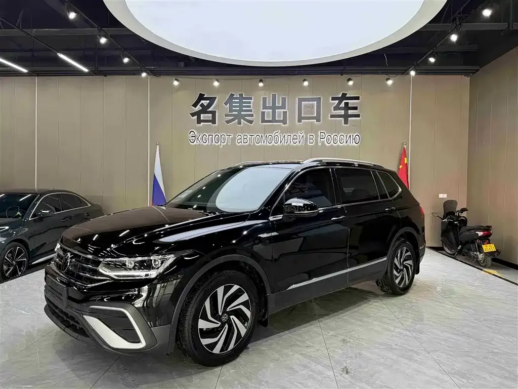 Volkswagen Tiguan L — фото 1