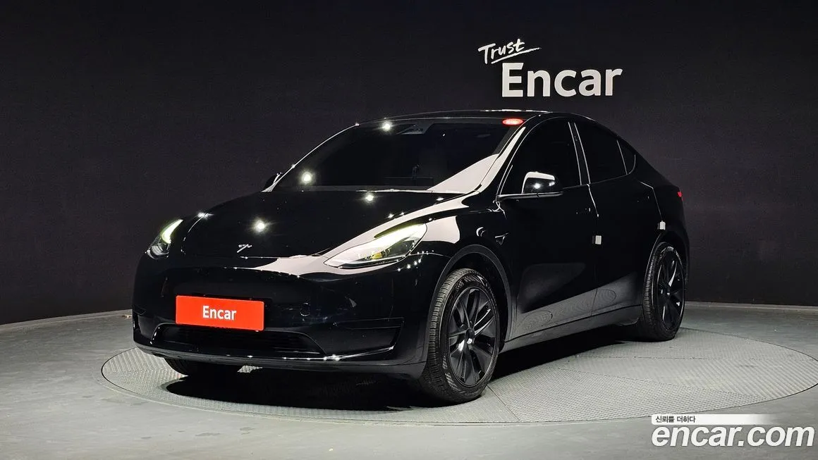 Tesla Model Y — фото 1