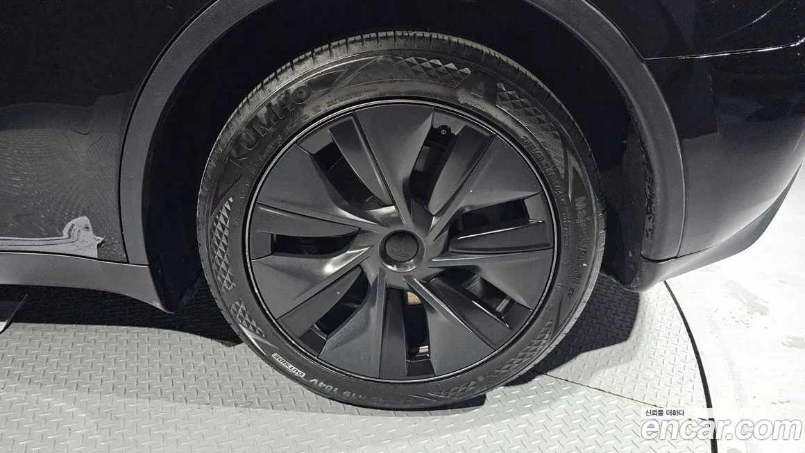 Tesla Model Y — фото 7