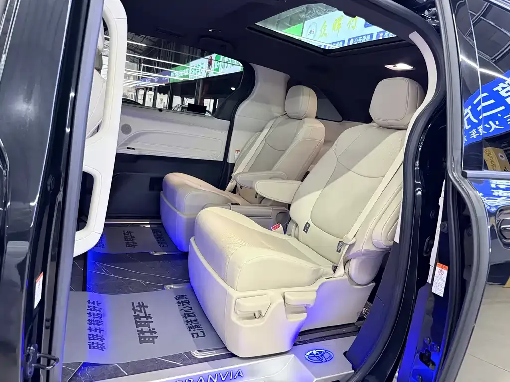 Toyota Granvia — фото 3