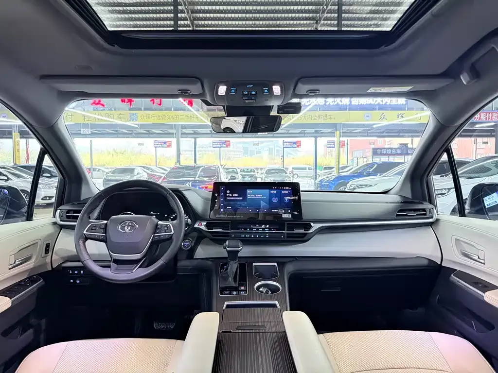Toyota Granvia — фото 8