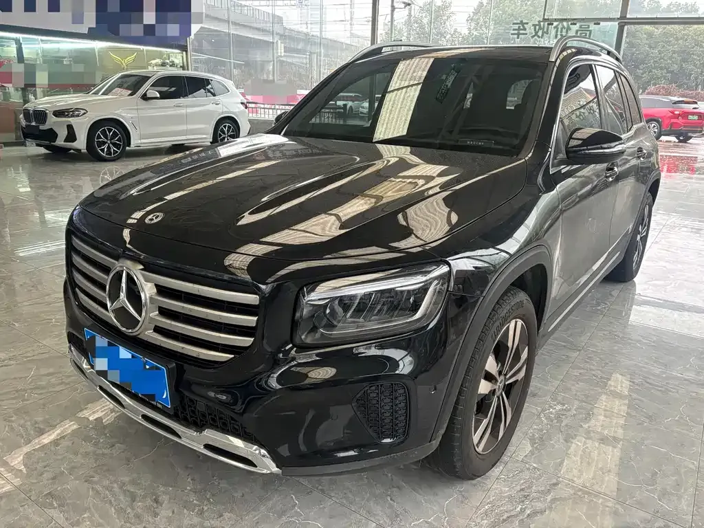 Mercedes-Benz GLB — фото 1