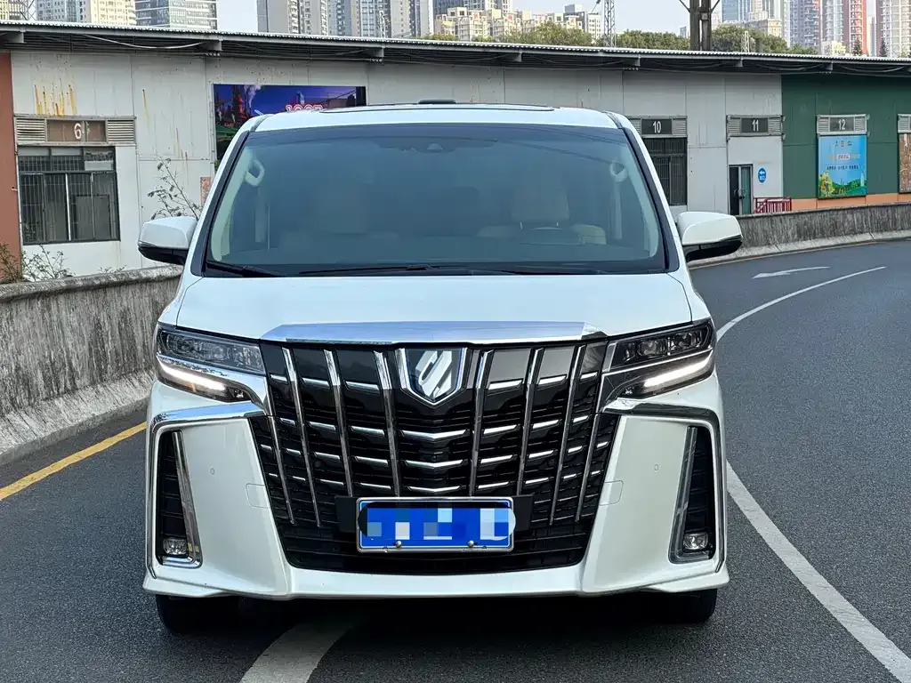 Toyota Alphard — фото 5