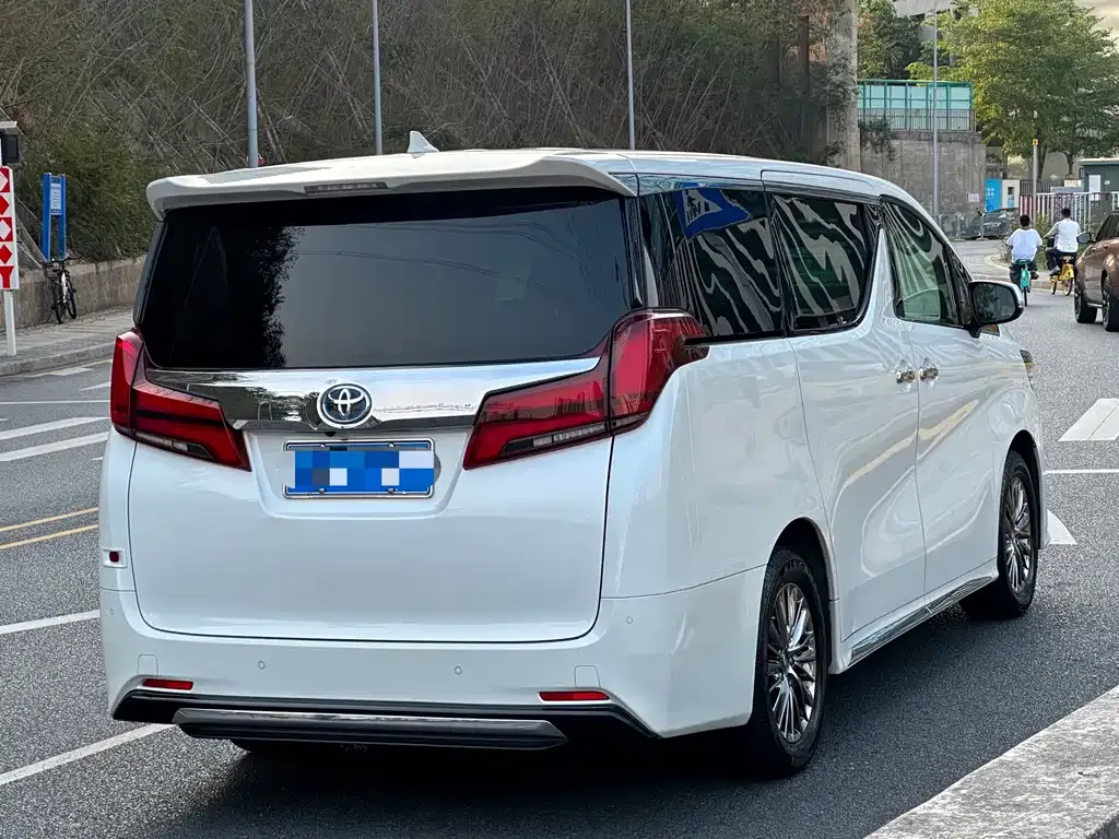 Toyota Alphard — фото 7