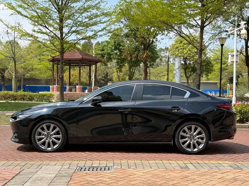 Mazda 3 Axela — фото 10