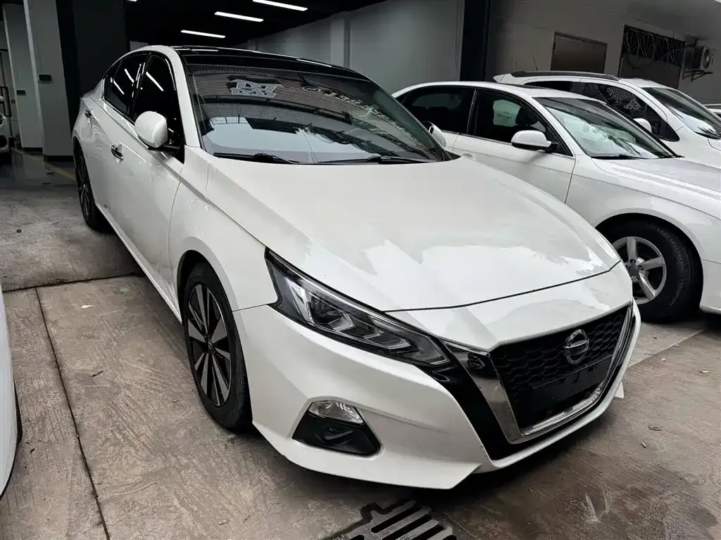 Nissan Teana — фото 1