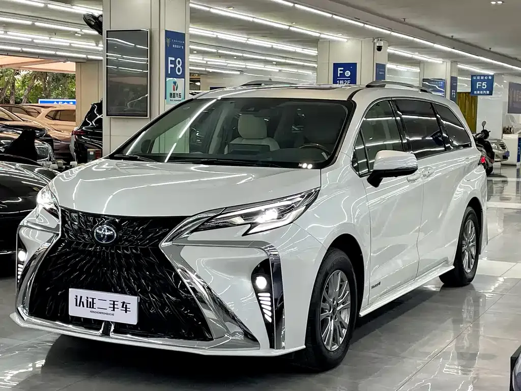 Toyota Sienna — фото 6