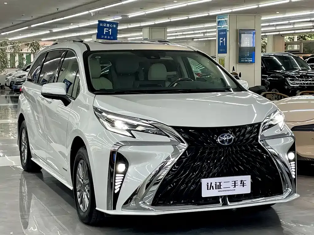 Toyota Sienna — фото 10