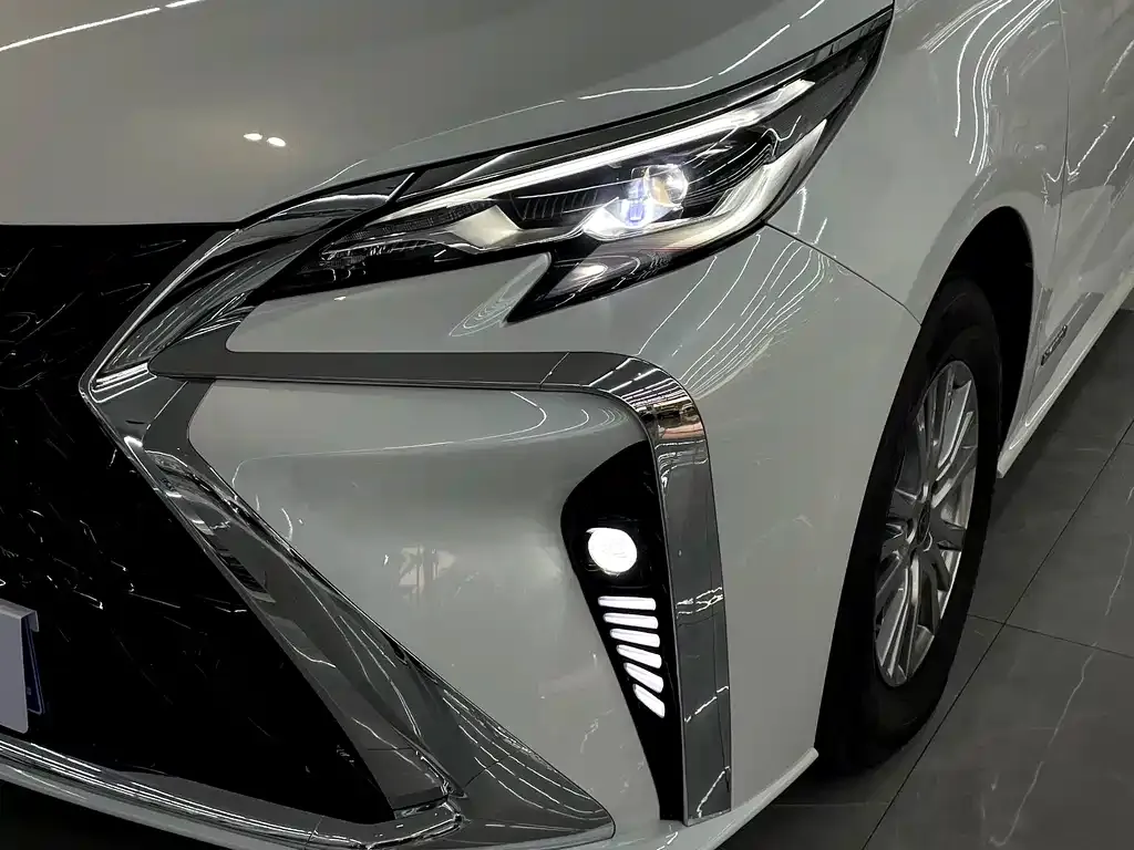Toyota Sienna — фото 9