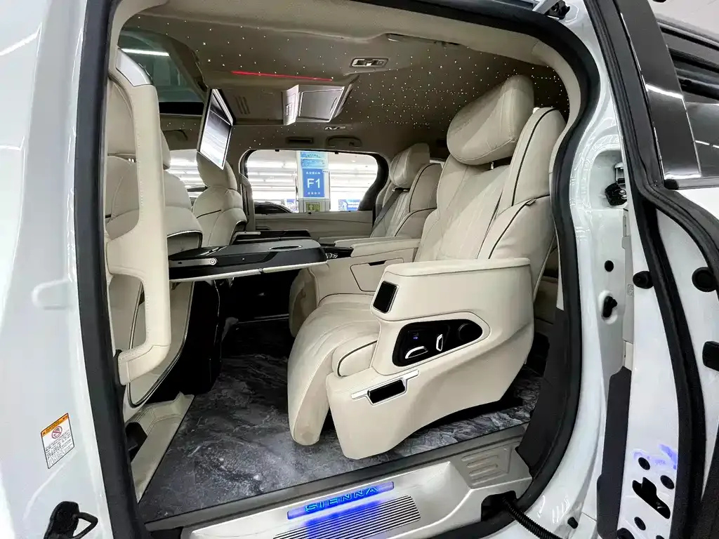 Toyota Sienna — фото 3