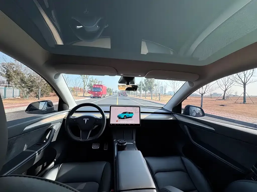 Tesla Model Y — фото 4