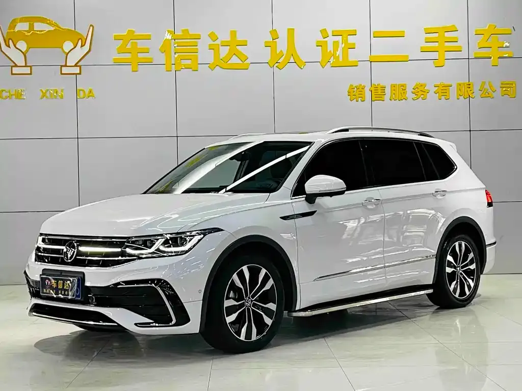 Volkswagen Tiguan L — фото 1
