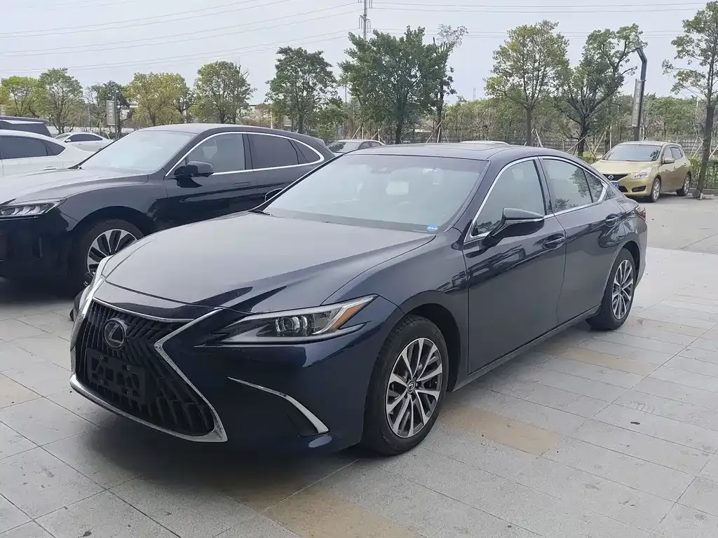 Lexus ES — фото 1