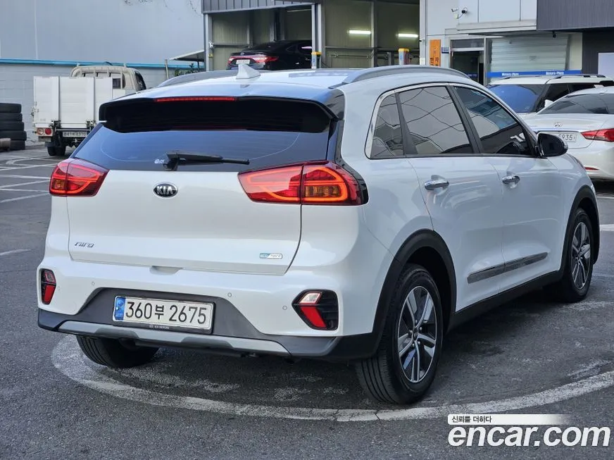 Kia Niro — фото 10