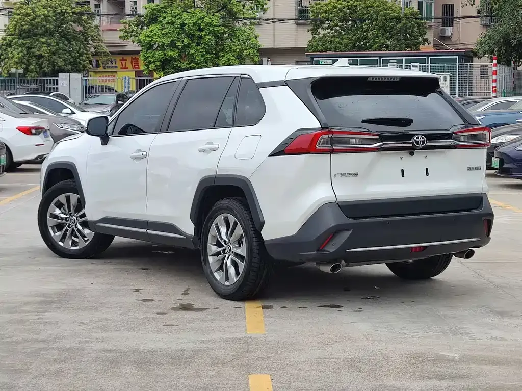 Toyota Wildlander — фото 10