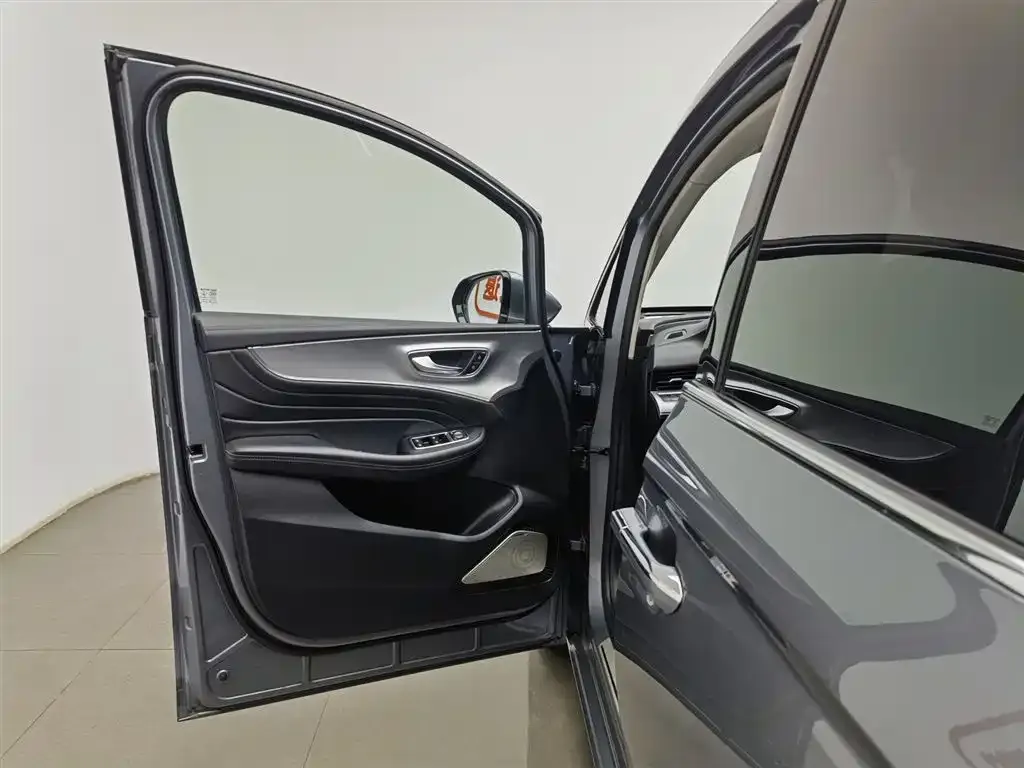 Roewe iMAX8 — фото 2