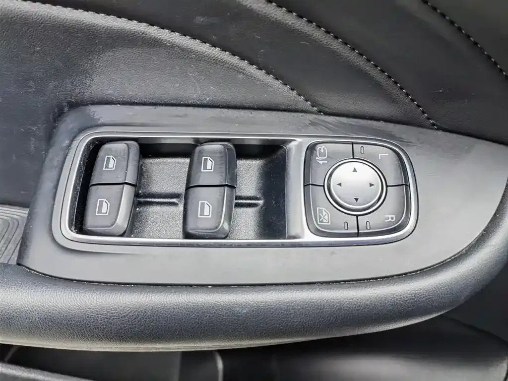 Roewe iMAX8 — фото 9