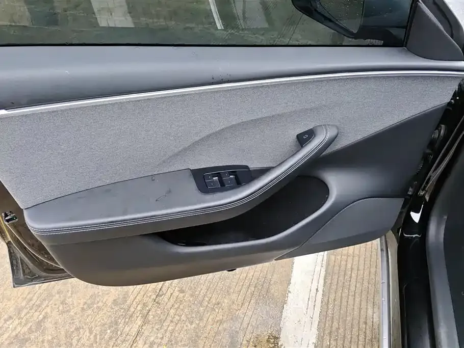 Tesla Model 3 — фото 10