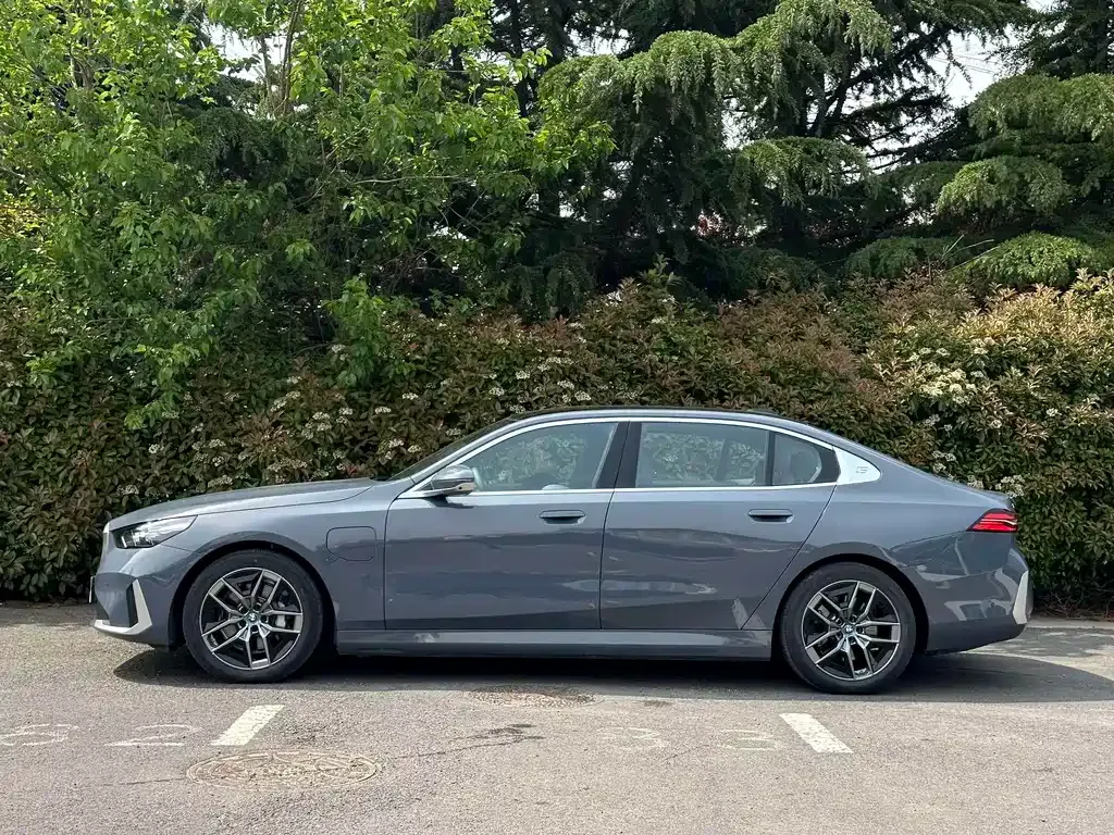 BMW i5 — фото 10