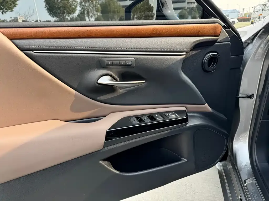 Lexus ES — фото 2