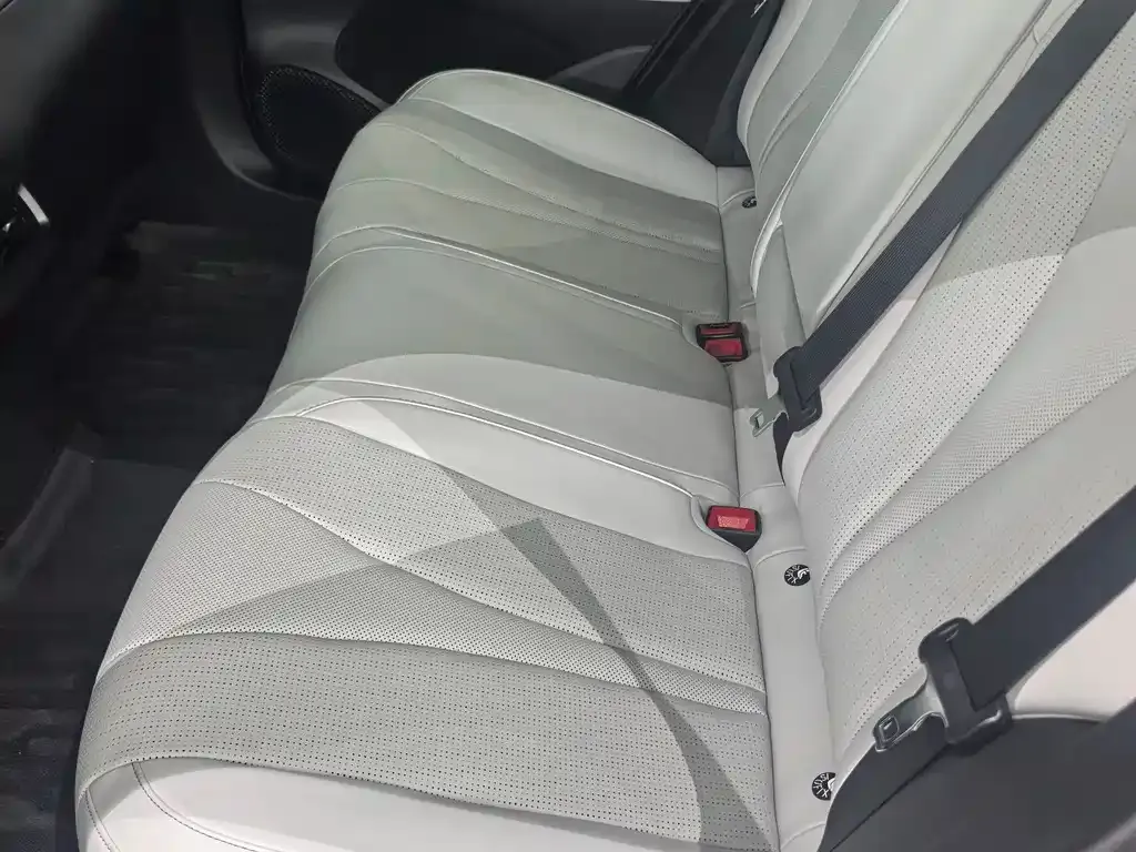 BYD Seal 05 DM-i — фото 8