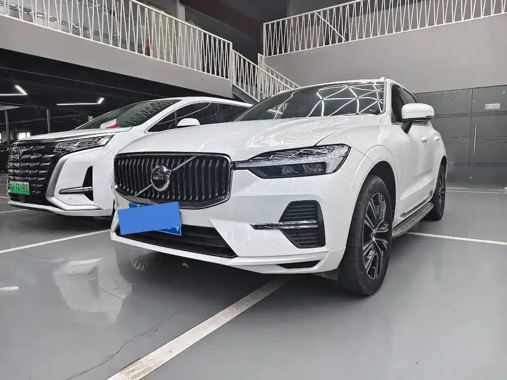 Volvo XC60 — фото 1