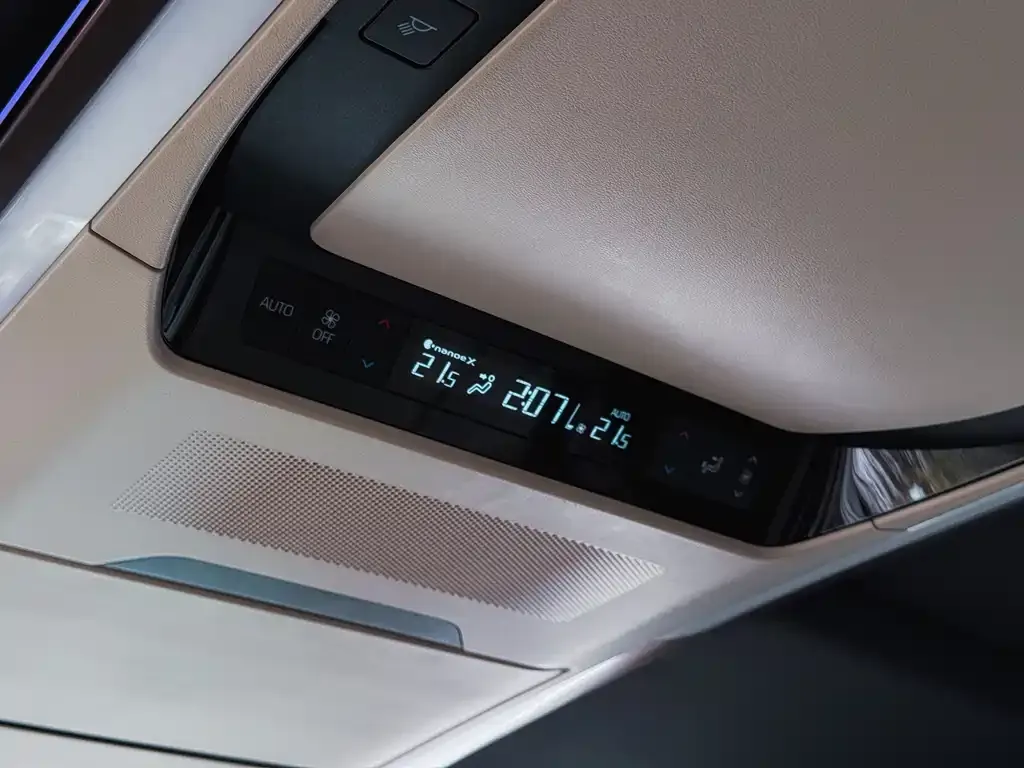 Toyota Vellfire — фото 3
