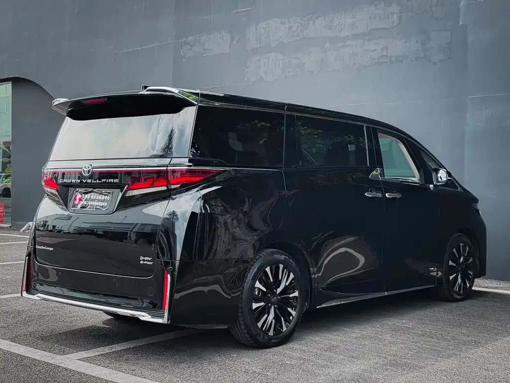 Toyota Vellfire — фото 8