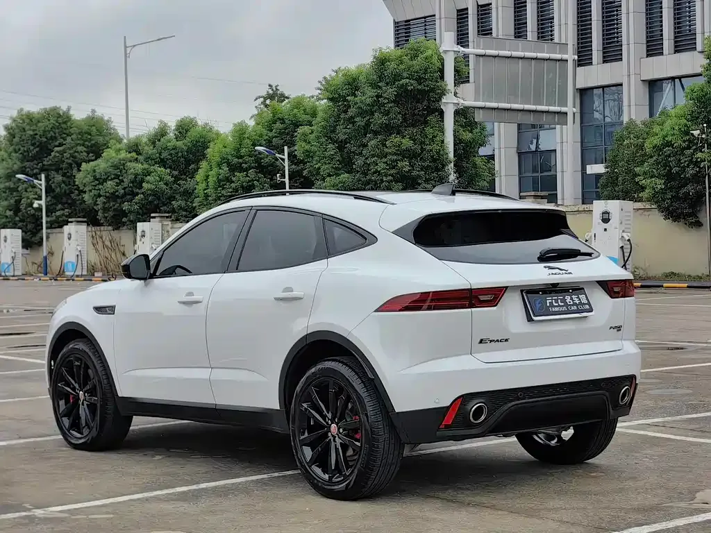 Jaguar E-PACE — фото 9