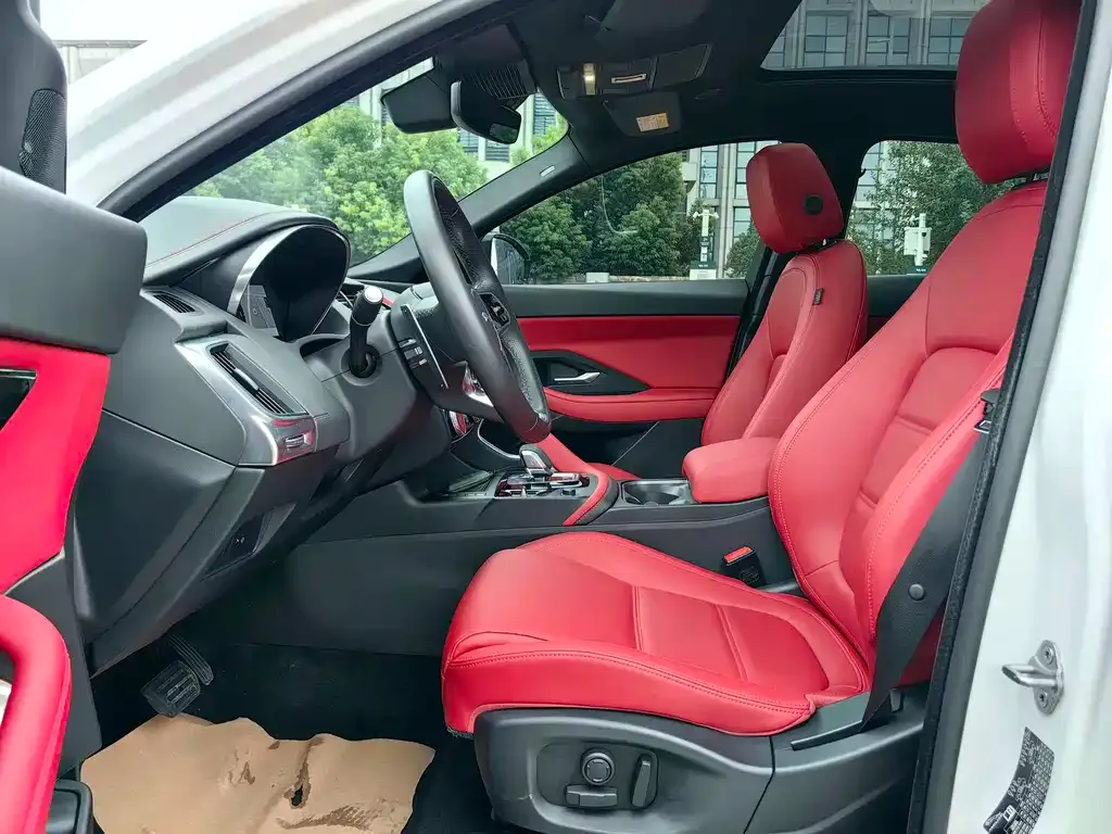 Jaguar E-PACE — фото 4