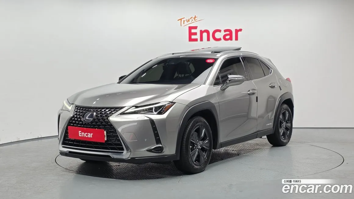 Lexus UX — фото 1