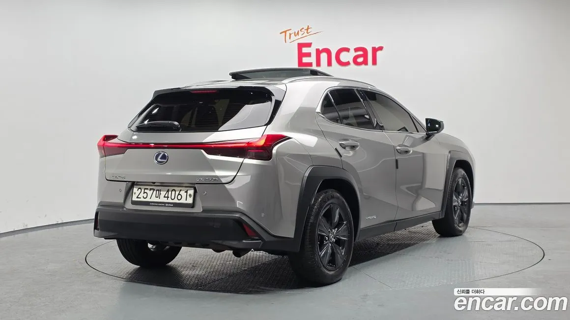 Lexus UX — фото 8
