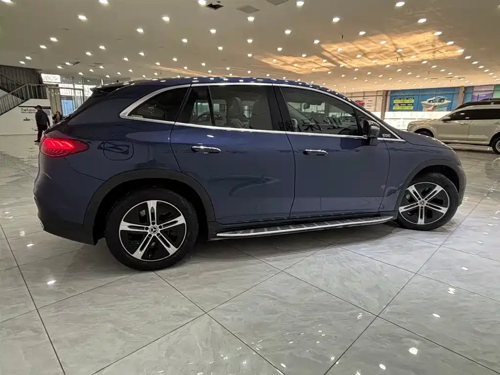 Mercedes-Benz EQE SUV — фото 4