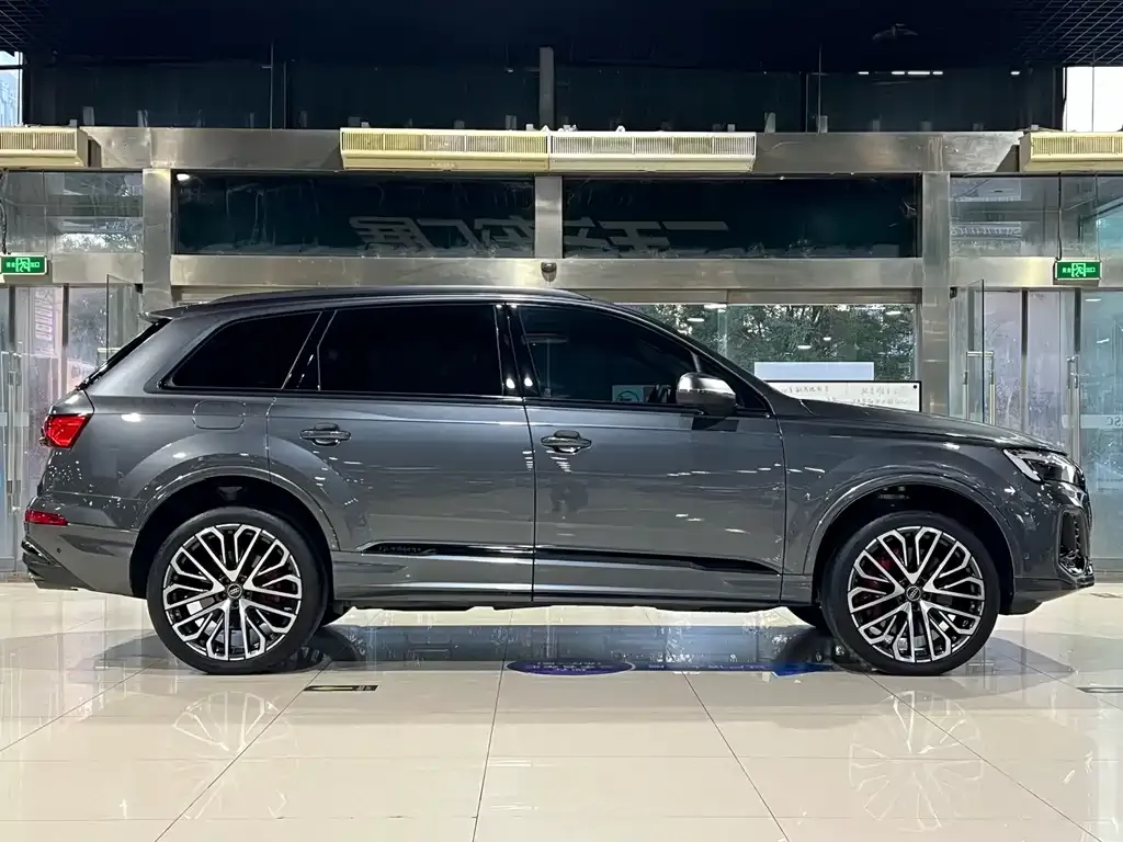 Audi SQ7 — фото 9