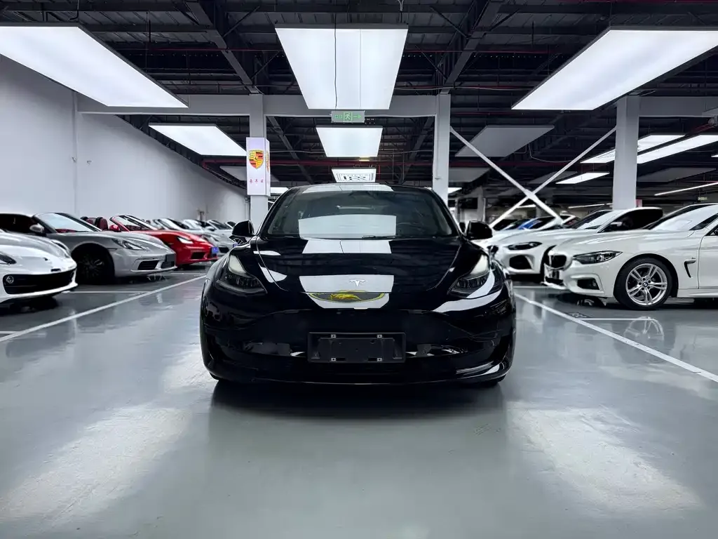 Tesla Model 3 — фото 10
