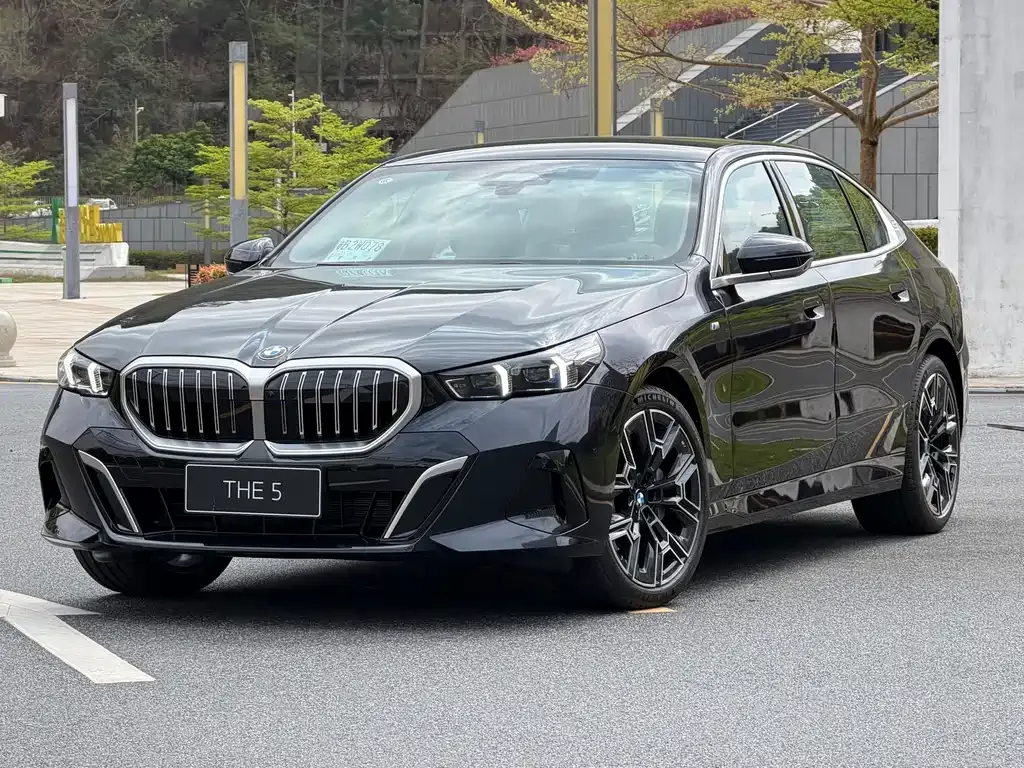 BMW 5 Series — фото 1