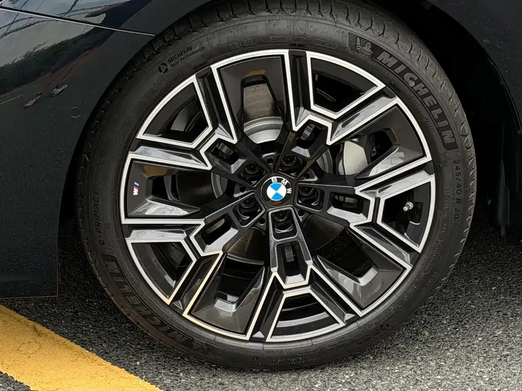 BMW 5 Series — фото 2