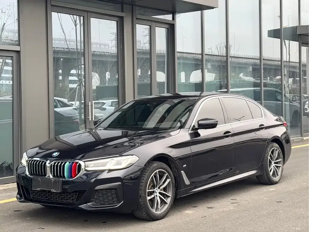 BMW 5 Series — фото 1