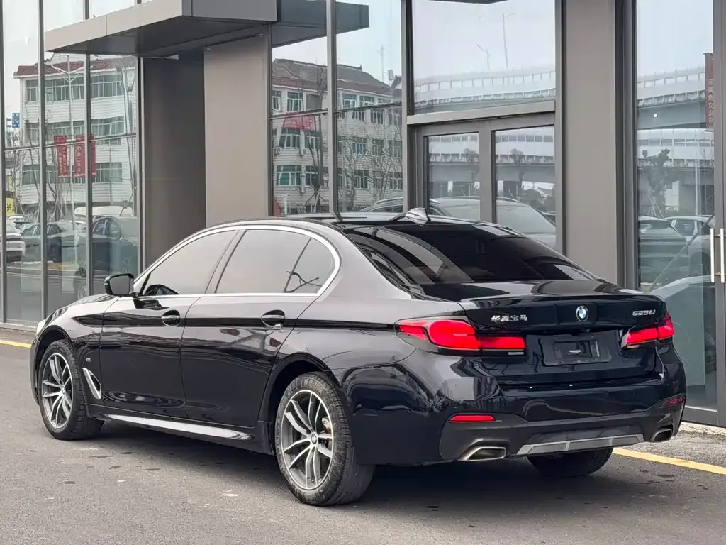 BMW 5 Series — фото 4