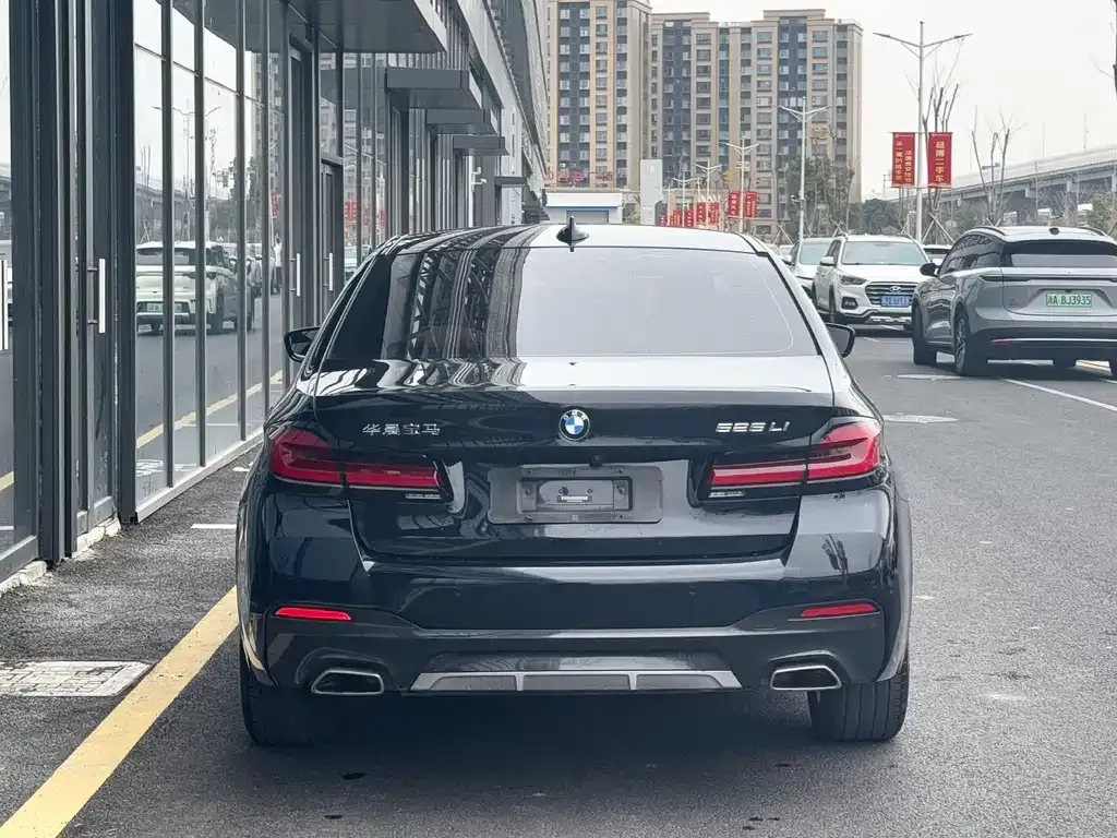 BMW 5 Series — фото 10